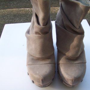 OTBT  Boots  with zipper back  with wedge  suede  taupe brown  close size 6